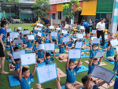 Thi định kỳ tại Ánh Dương Xanh 2