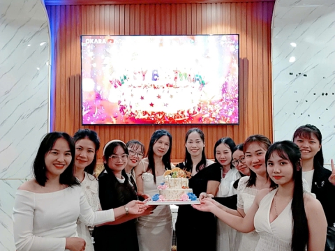 Mừng sinh nhật Giám đốc cùng các giáo viên sinh nhật quý IV