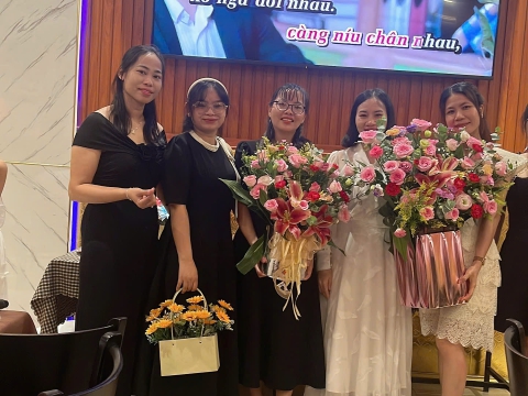 Mừng sinh nhật Giám đốc cùng các giáo viên sinh nhật quý IV