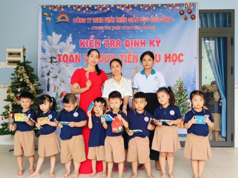Thi định kỳ tại trường mầm non Viet Kids