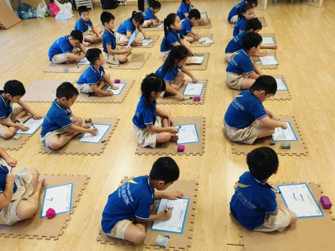 Thi định kỳ tại Thế Giới Ánh Dương