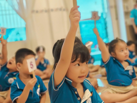 Thi định kỳ tại Thế Giới Ánh Dương