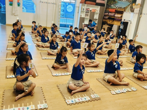 Thi định kỳ tại Thế Giới Ánh Dương