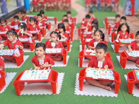 Thi định kỳ tại trường Mầm Non Hoa Nắng