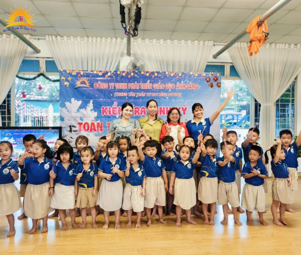 Thi định kỳ tại Thế Giới Ánh Dương